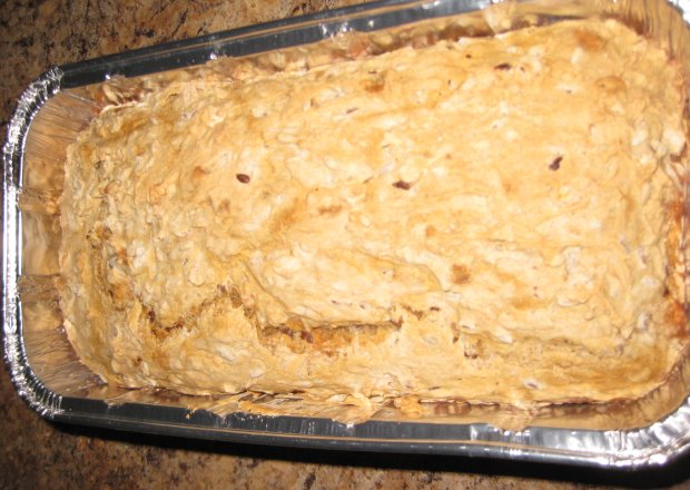 Fotografia przedstawiająca chleb pszenno-żytni na zakwasie z piekarnika