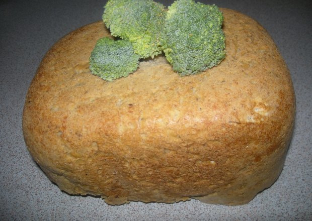 Fotografia przedstawiająca chleb pszenno-żytni z kminkiem