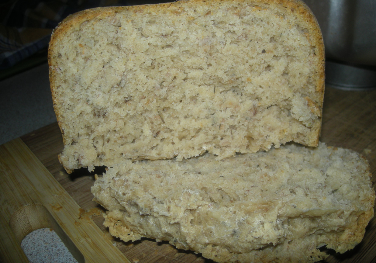 chleb pszenno-żytni z kminkiem foto