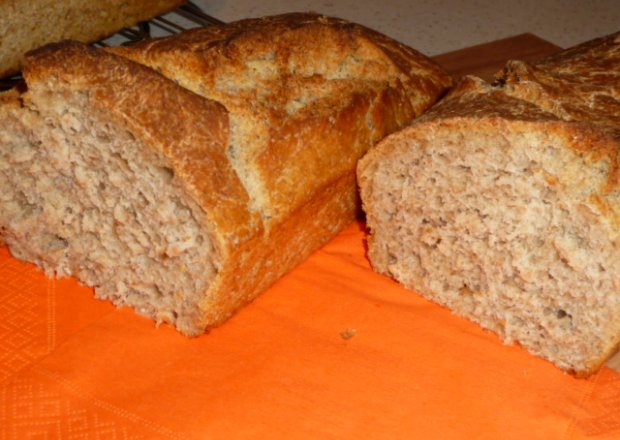 Fotografia przedstawiająca chleb pszenno-żytni