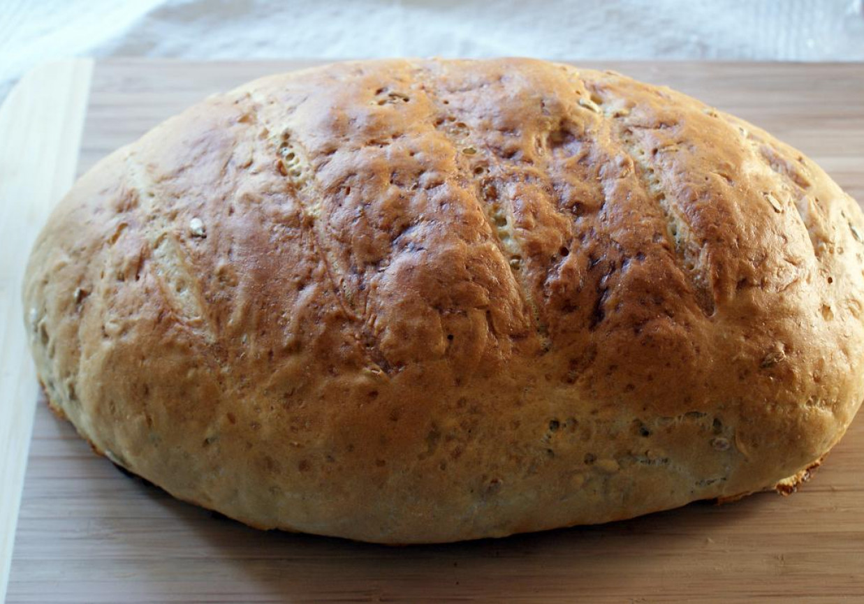 Chleb pszenny drożdżowy ze słonecznikiem foto