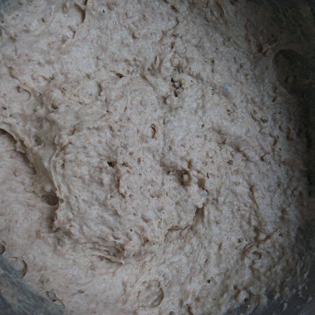 Krok 2 - Chleb pszenny mleczny z kaszą jęczmienną na zakwasie pszennym foto