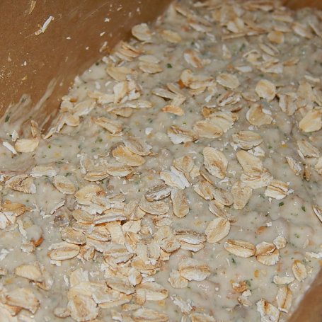 Krok 7 - Chleb pszenny na kwasie z kapusty - z ziarnami i natką pietruszki foto