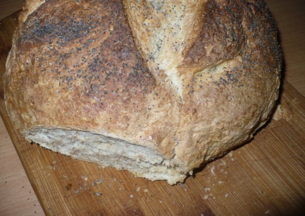 Fotografia przedstawiająca chleb pszenny na maślance