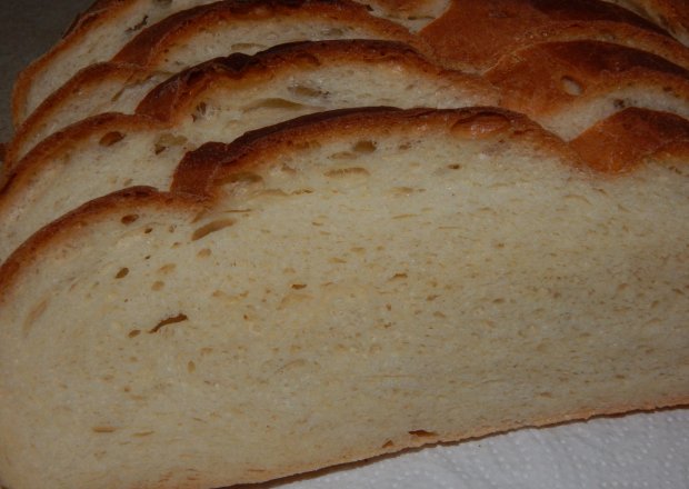 Fotografia przedstawiająca Chleb pszenny na mleku i drożdżach