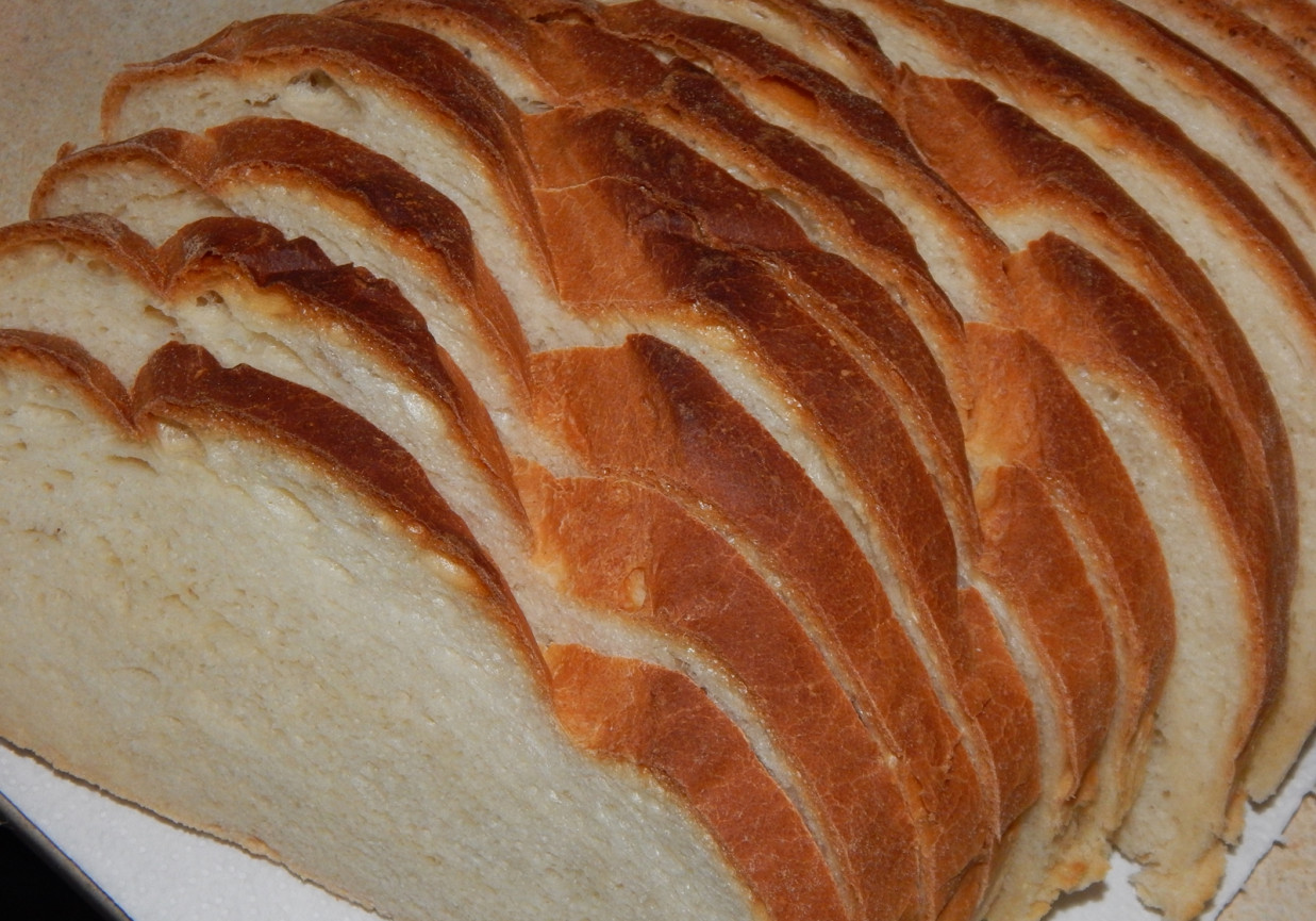 Chleb pszenny na mleku i drożdżach foto