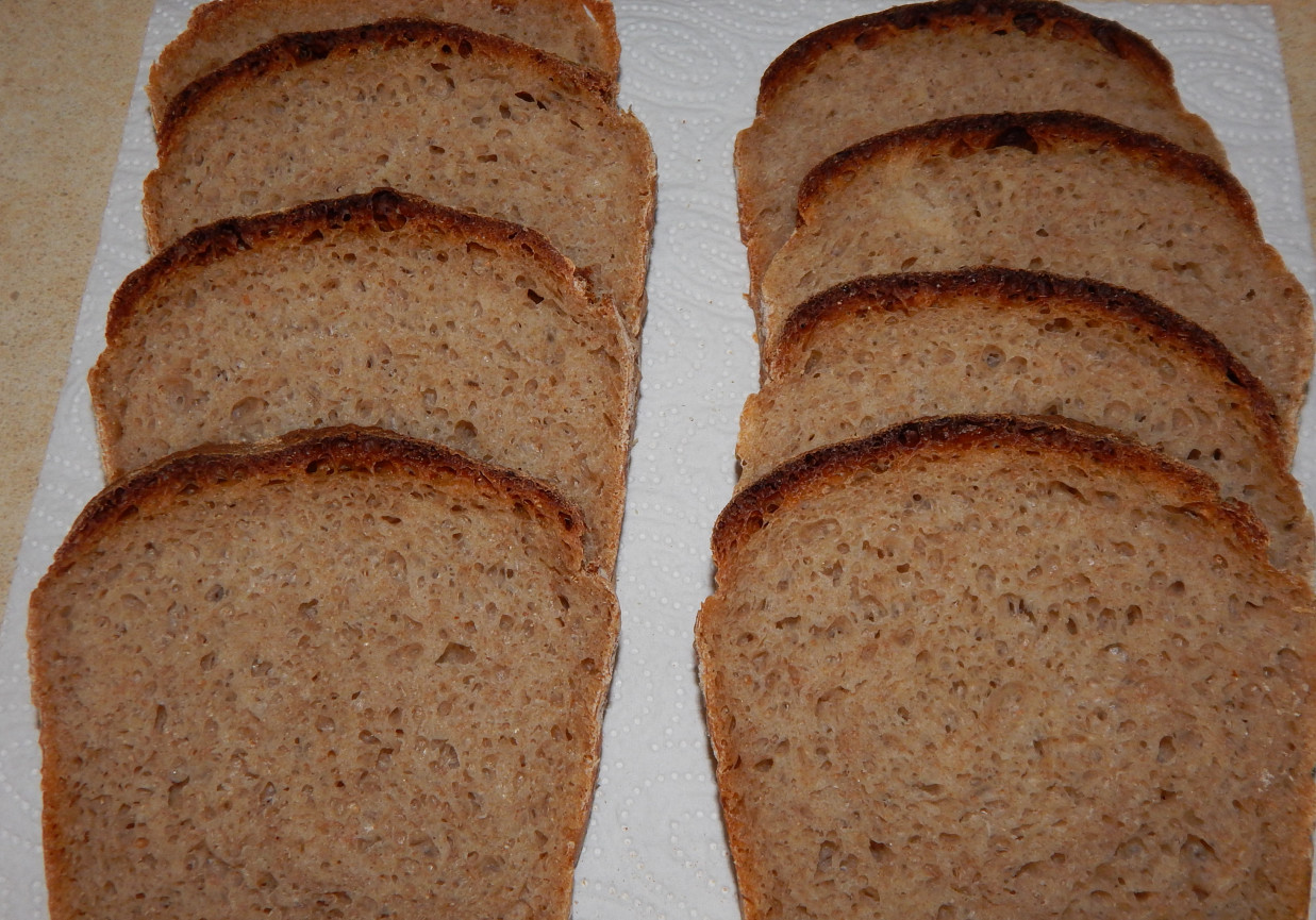Chleb pszenny na zakwasie i piwie foto