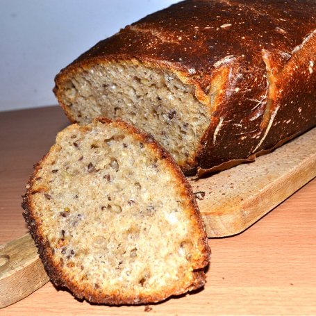 Krok 6 - Chleb pszenny na  zakwasie ze słonecznikiem i siemieniem lnianym foto