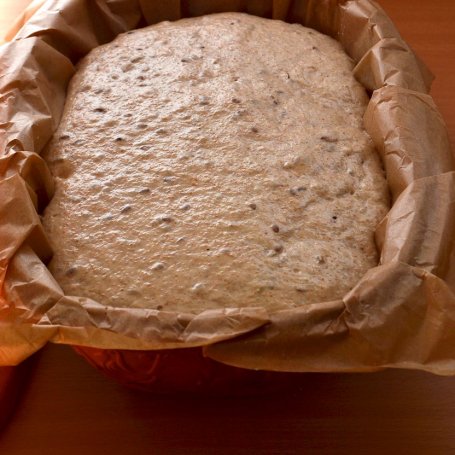 Krok 5 - Chleb pszenny na  zakwasie ze słonecznikiem i siemieniem lnianym foto