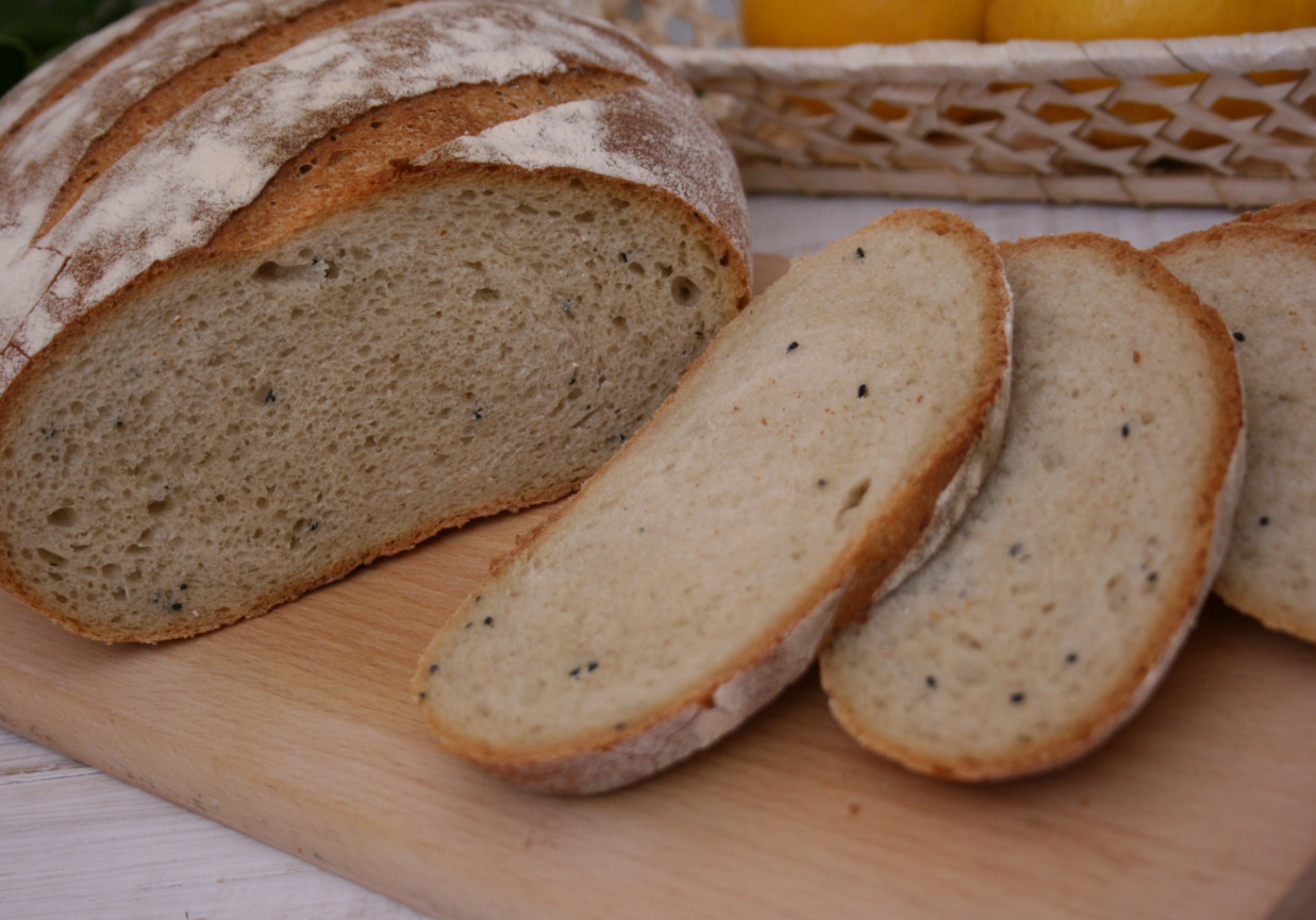 Chleb pszenny na zakwasie żytnim foto