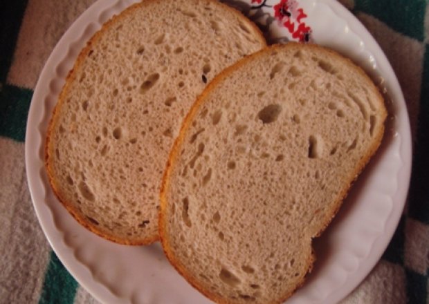 Fotografia przedstawiająca chleb pszenny na zakwasie