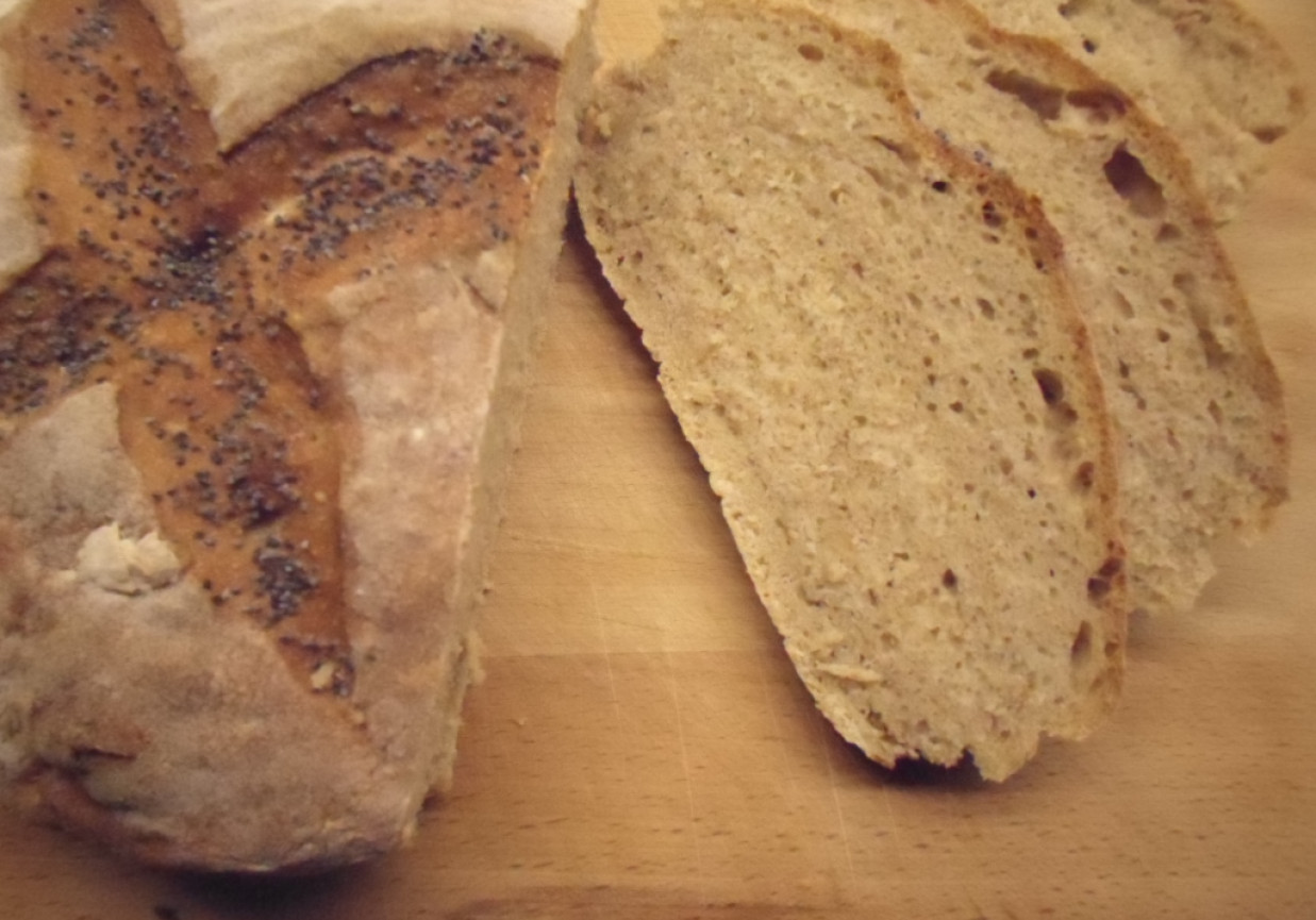 chleb pszenny pełnoziarnisty foto