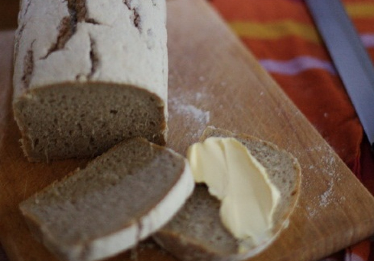 Chleb pszenny pełnoziarnisty. foto