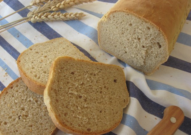 Fotografia przedstawiająca Chleb pszenny razowy na drożdżach