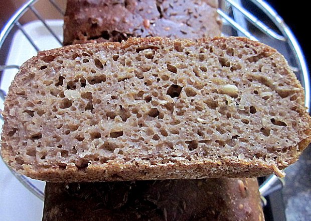 Fotografia przedstawiająca Chleb pszenny razowy z mąką orkiszową na zakwasie żytnim