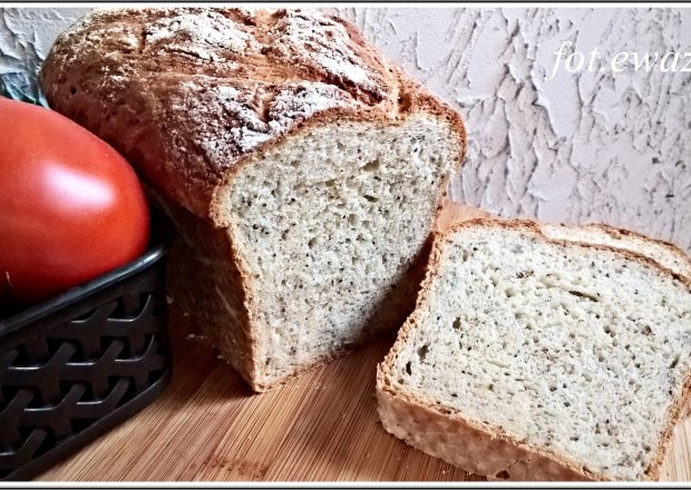 Fotografia przedstawiająca Chleb pszenny z chia i ostropestem Zewy