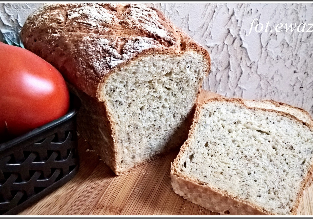 Chleb pszenny z chia i ostropestem Zewy foto