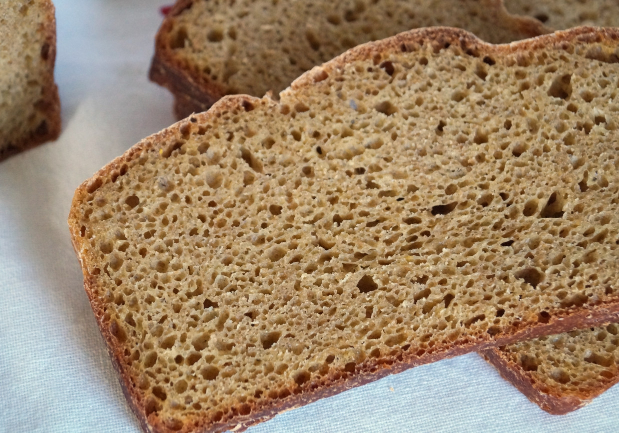 Chleb pszenny z dynią na zakwasie foto