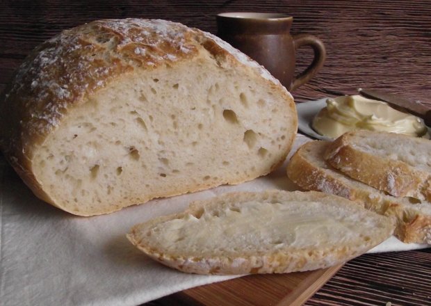 Fotografia przedstawiająca Chleb pszenny z garnka