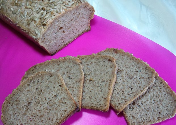 Fotografia przedstawiająca Chleb pszenny z kaszą gryczaną, na zakwasie