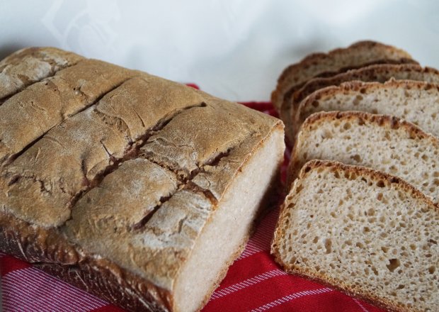 Fotografia przedstawiająca Chleb pszenny z kaszą jęczmienną, na zakwasie