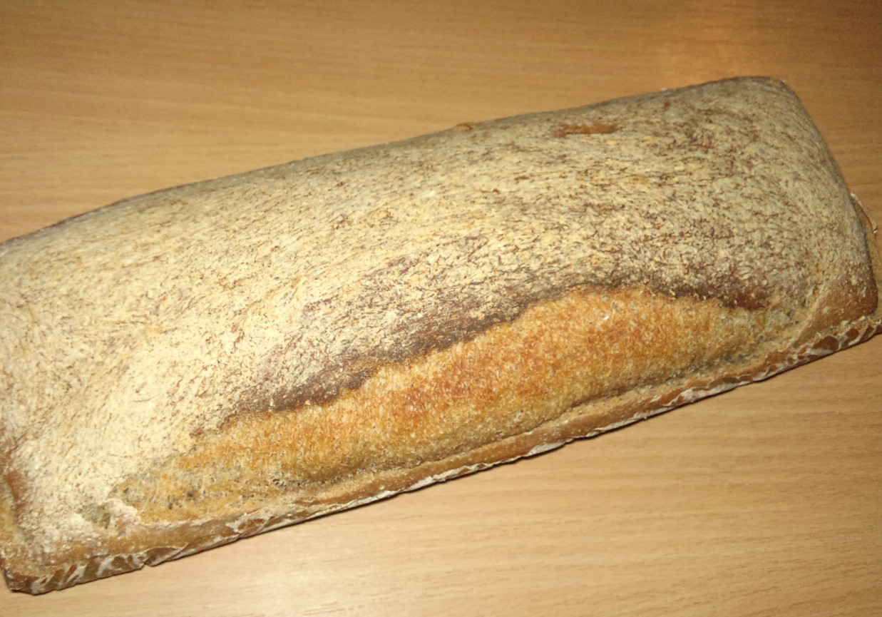 Chleb pszenny z miodem i lawendą, na zakwasie foto