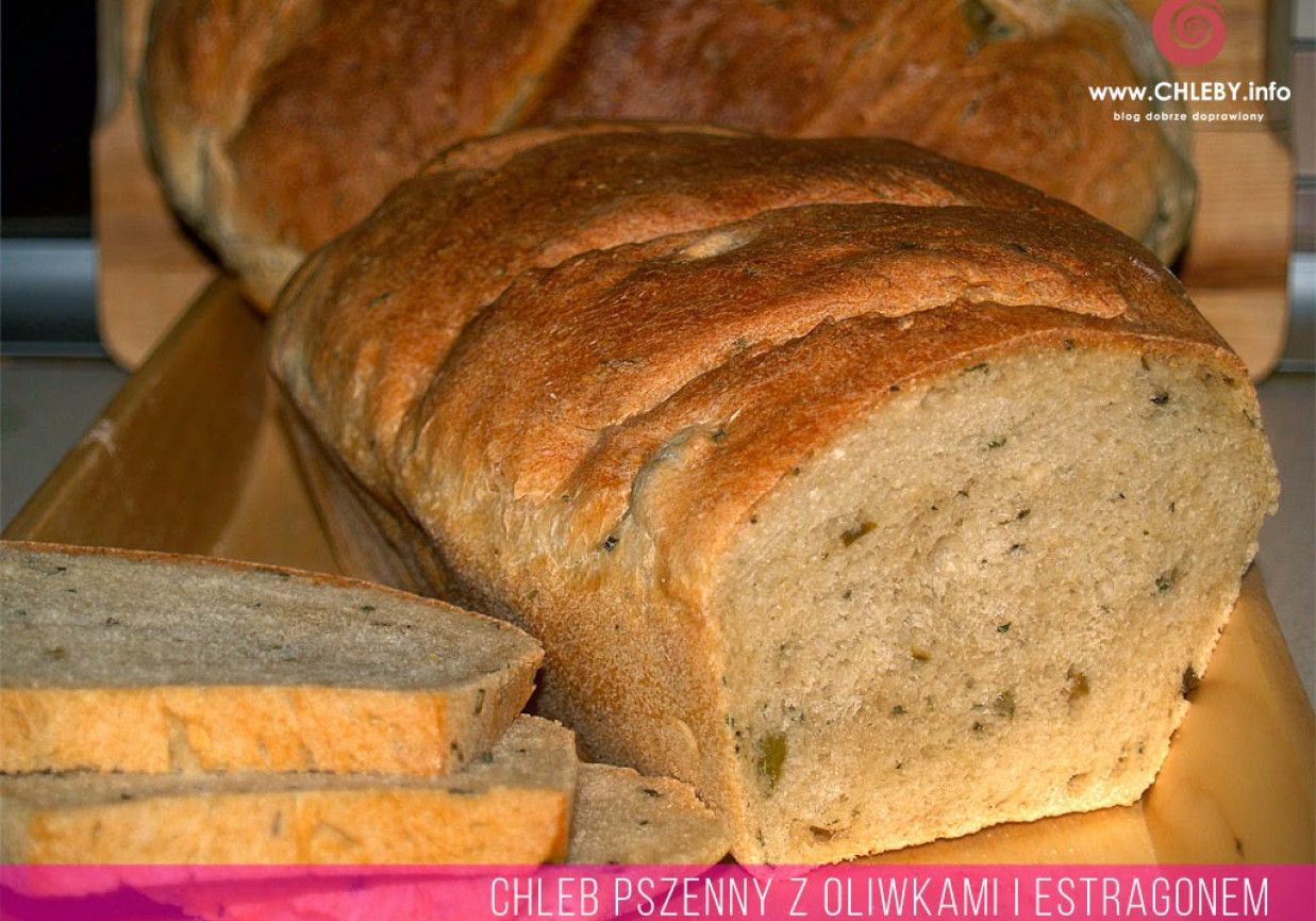 Chleb pszenny z oliwkami i estragonem foto