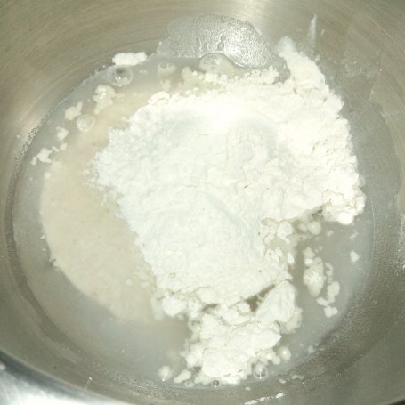 Krok 1 - Chleb pszenny z pestkami dyni na zakwasie foto