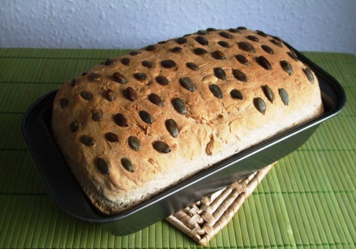 Chleb pszenny z pestkami dyni - prosty foto