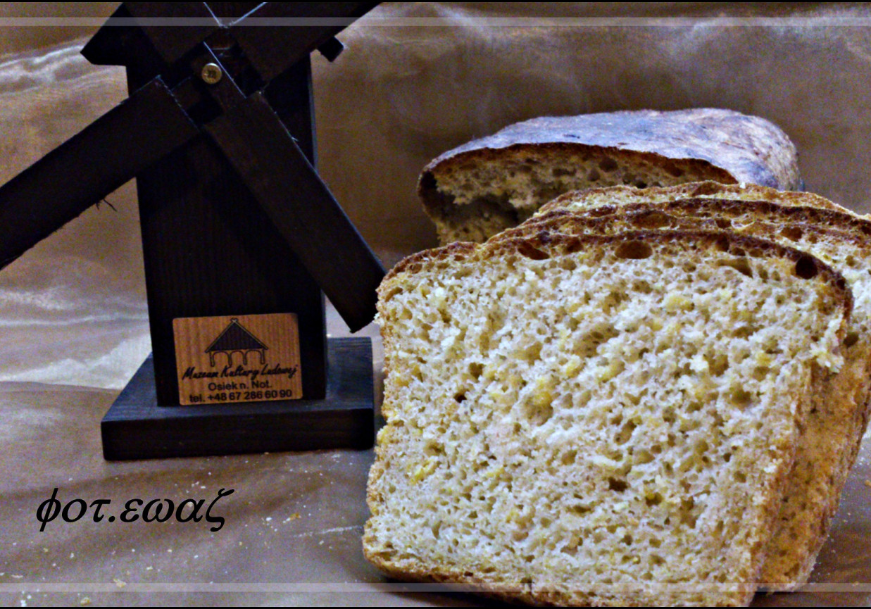 Chleb pszenny z płatkami kukurydzianymi foto