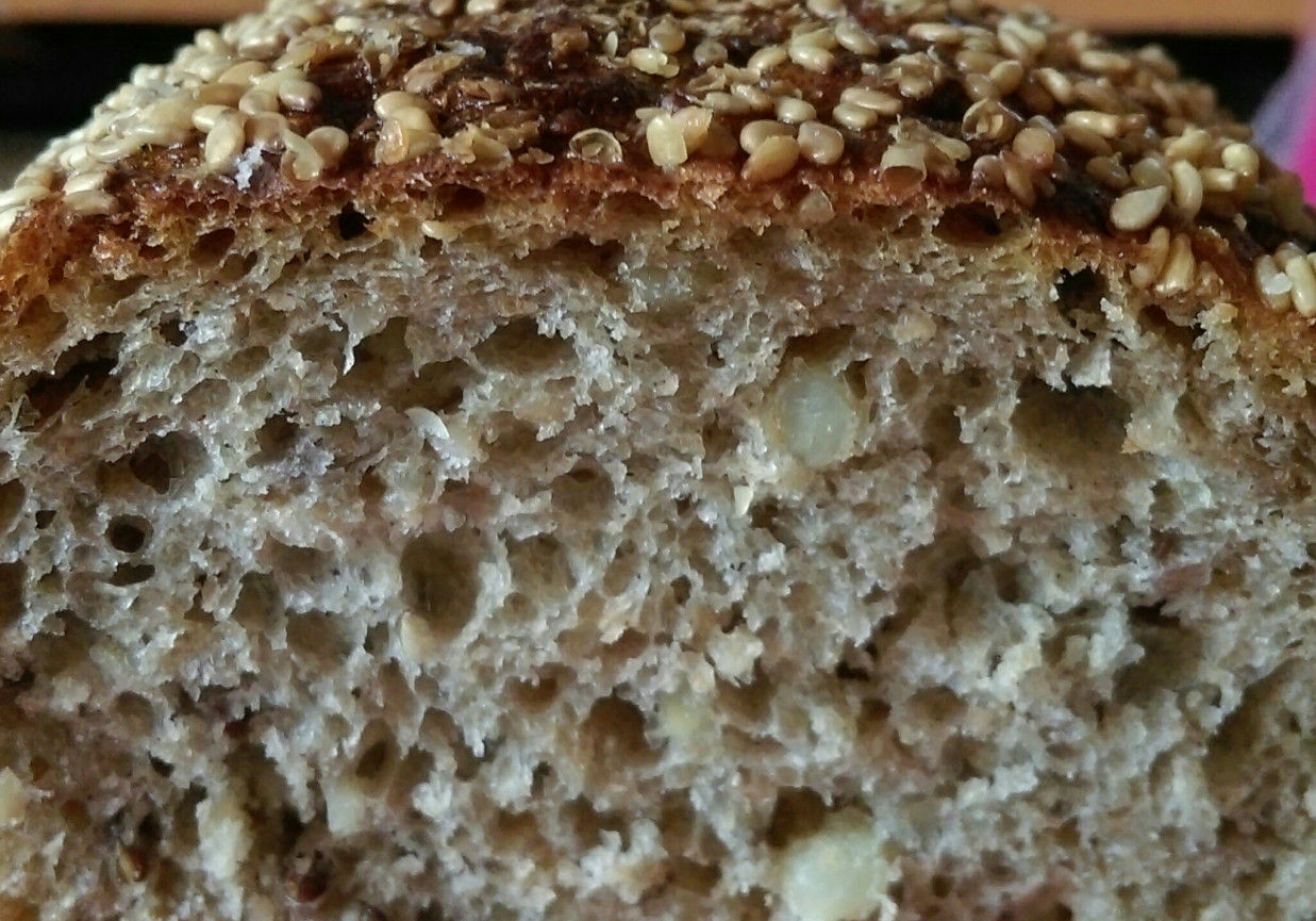 Chleb pszenny z płatkami owsianymi na drożdżach foto