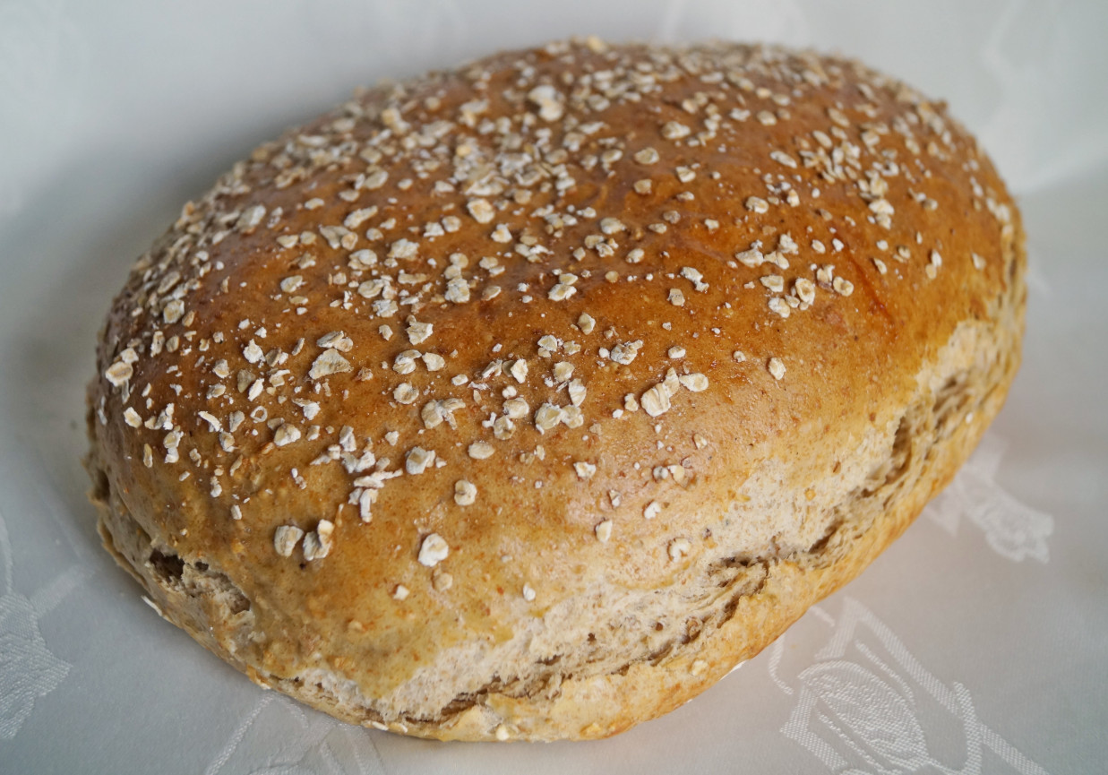 Chleb pszenny z prażonymi płatkami owsianymi foto