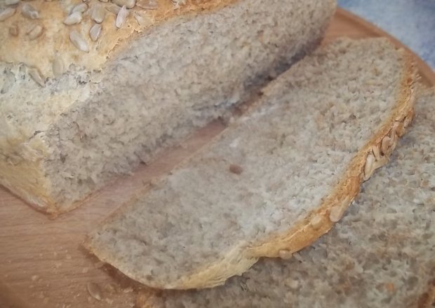 Fotografia przedstawiająca Chleb pszenny z zakwasem żytnim