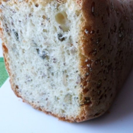Krok 7 - Chleb pszenny z ziarnami na jogurcie  foto