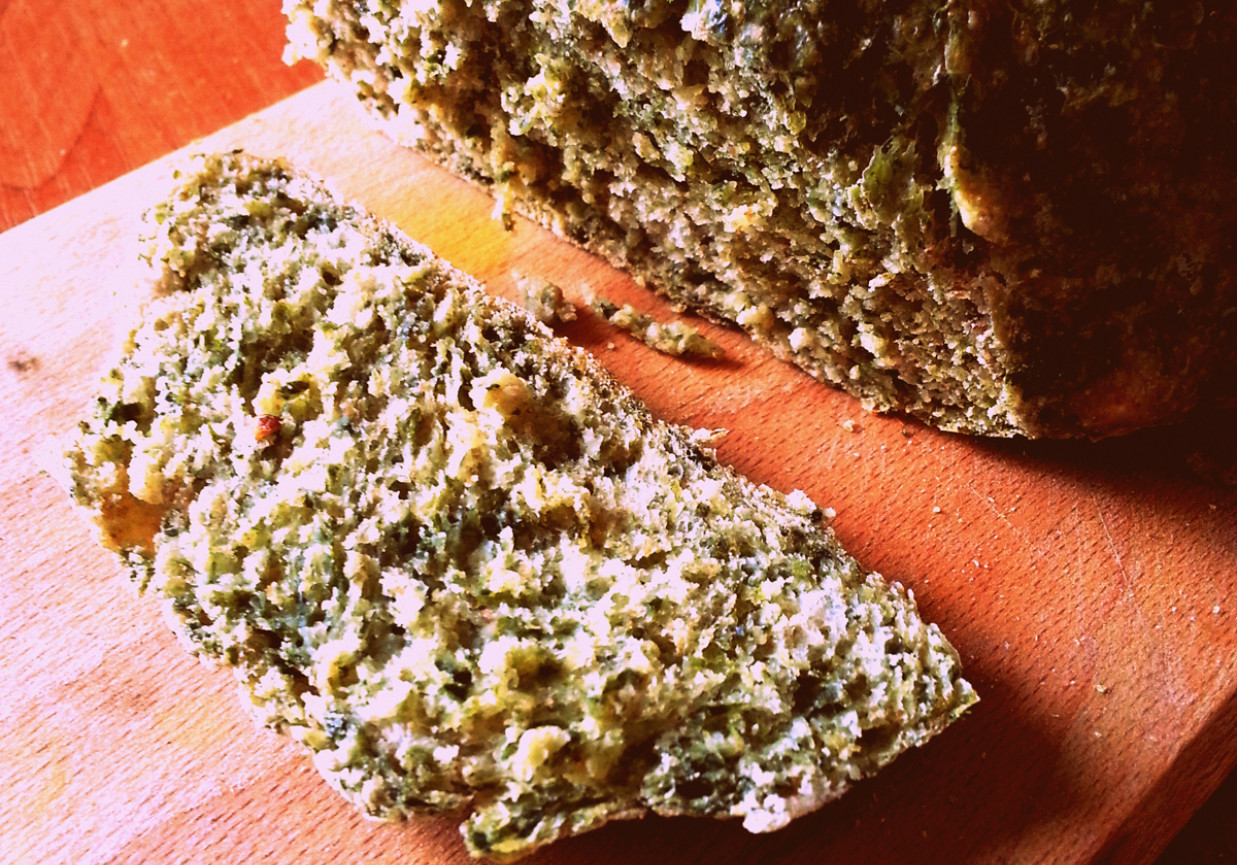 Chleb pszenny ze szpinakiem foto