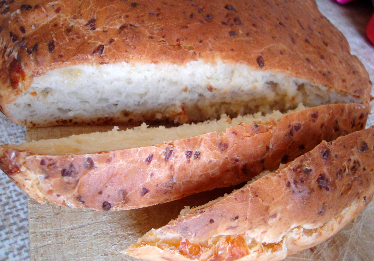 Chleb serowy z czosnkiem foto