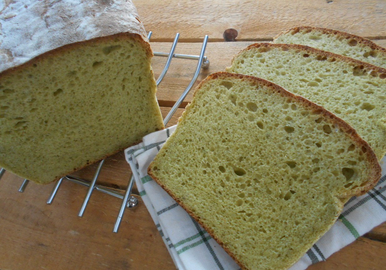 Chleb szpinakowo-czosnkowy foto