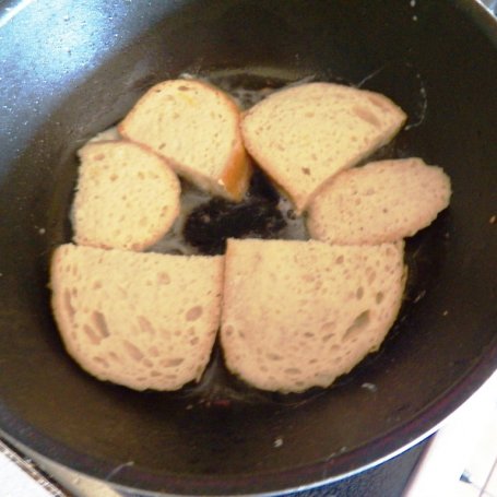 Krok 3 - Chleb w jajku z pomidorem foto