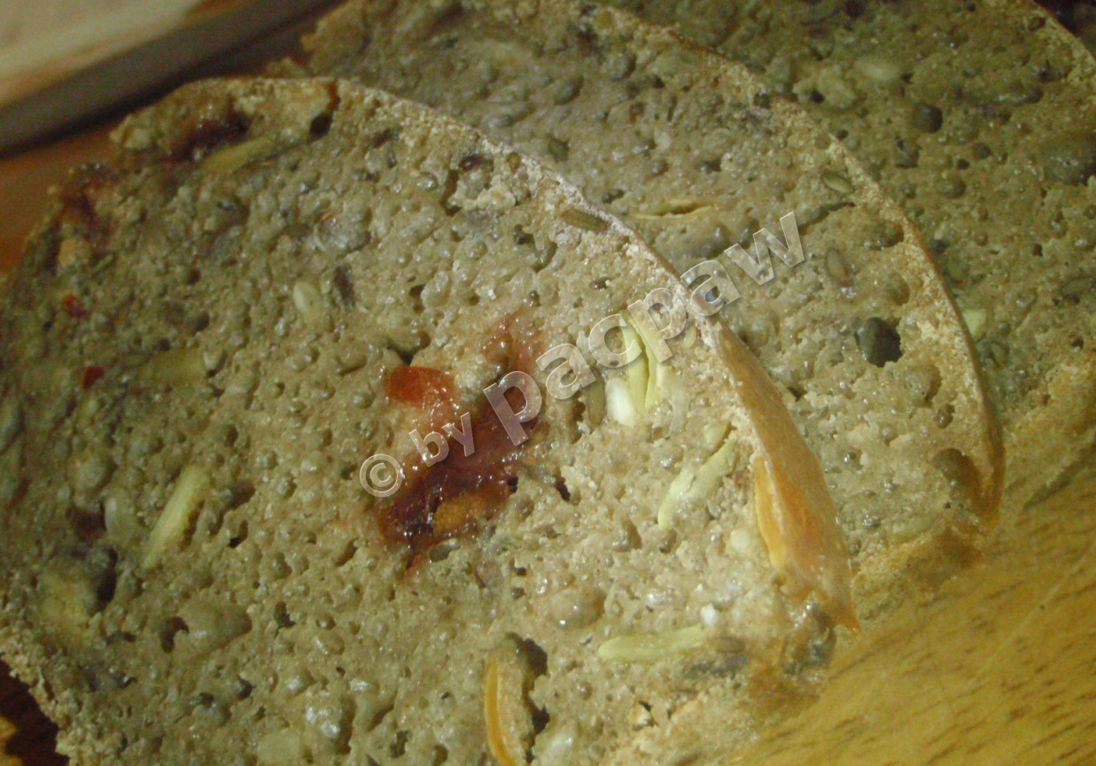 Chleb wieloziarnisty 100% żytni z żurawiną foto