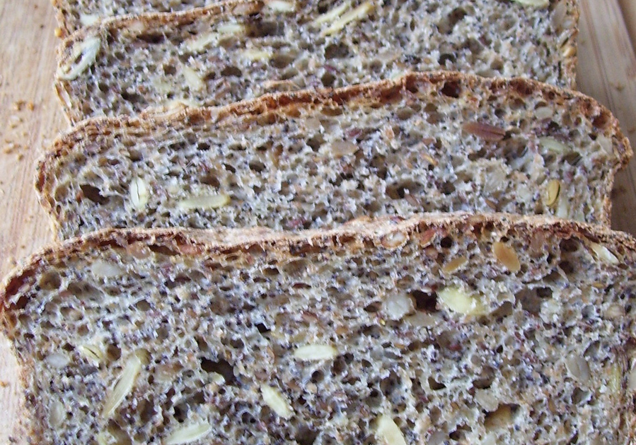 Chleb wieloziarnisty (drożdże) foto