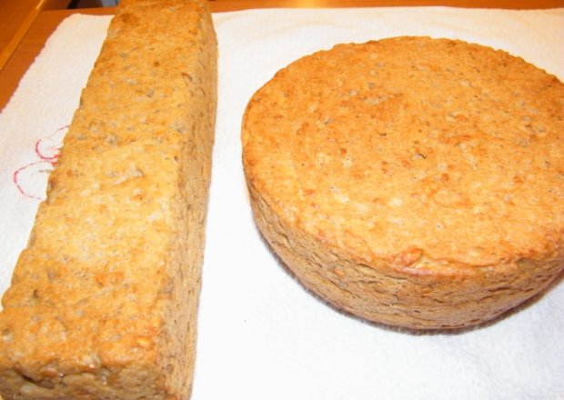 Fotografia przedstawiająca chleb własnego wypieku