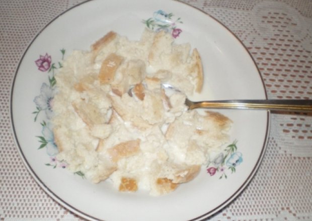 Fotografia przedstawiająca Chleb z ciepłym mlekiem