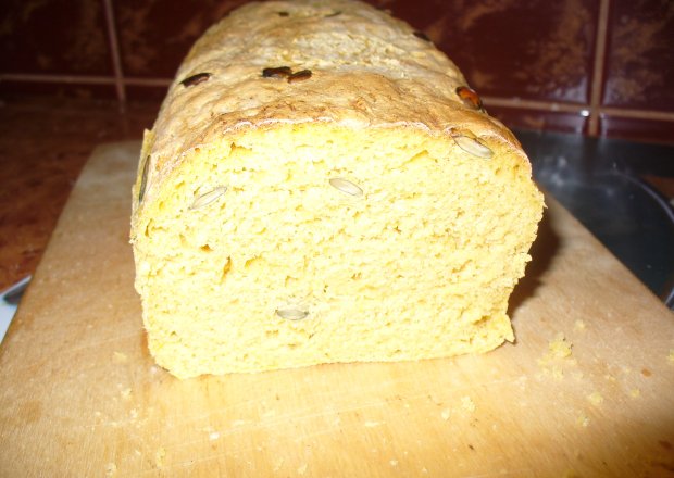 Fotografia przedstawiająca Chleb z dodatkiem  dyni