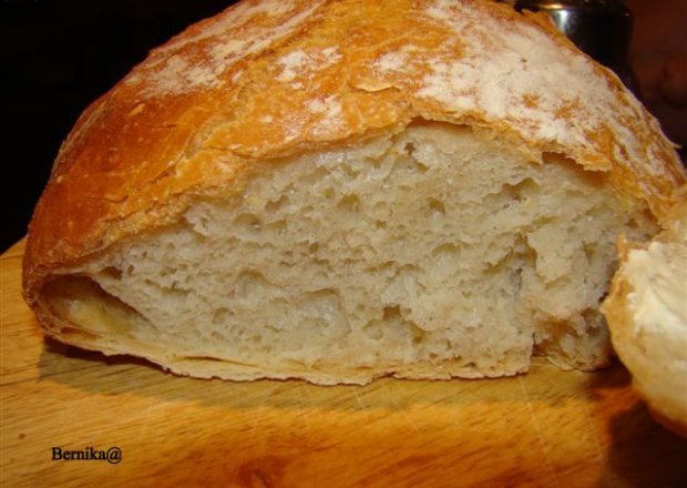 Fotografia przedstawiająca Chleb z garnka