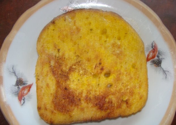 Fotografia przedstawiająca Chleb z jajkiem