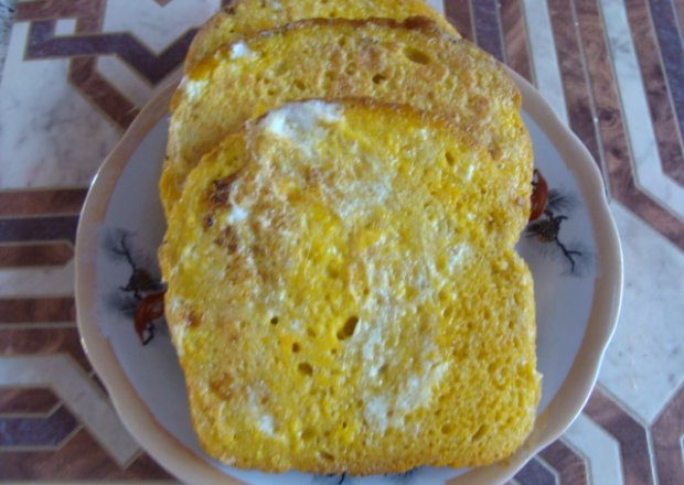 Fotografia przedstawiająca Chleb z jajkiem
