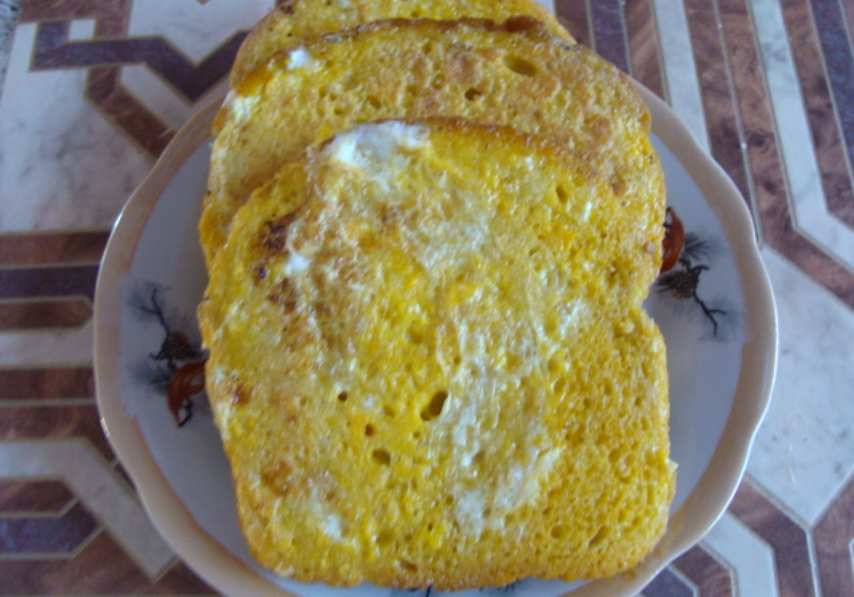 Chleb z jajkiem foto