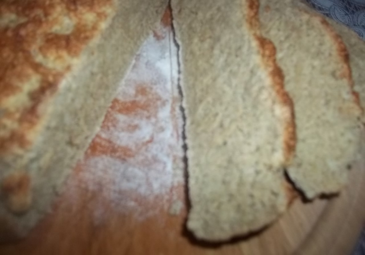 Chleb z kaszą kuskus i śmietaną foto