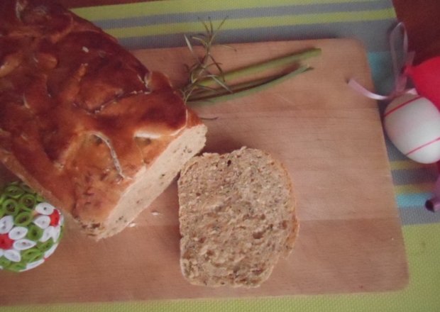 Fotografia przedstawiająca Chleb z kminkiem i zieleninką