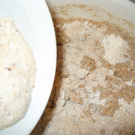 Krok 4 - Chleb z mąki pszennej razowej z dodatkiem ziaren na zakwasie foto